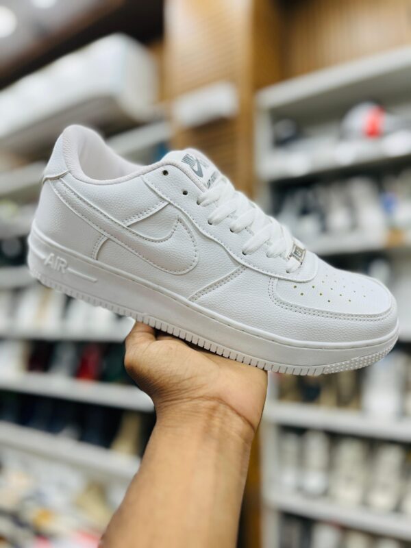 IMPORTED HIGH QUALITY SHOES WITH CREASE PROTECTOR INSIDE HIGH QUALITY AND COMFORT GUARANTEE FOR MENS AND WOMENS ( BA)