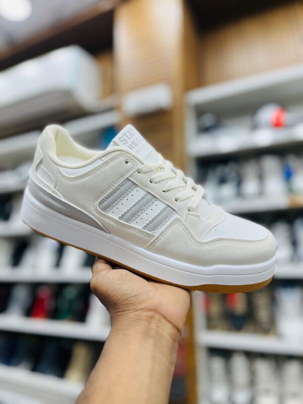 IMPORTED HIGH QUALITY SHOES WITH CREASE PROTECTOR INSIDE HIGH QUALITY AND COMFORT GUARANTEE FOR MENS AND WOMENS ( BA)