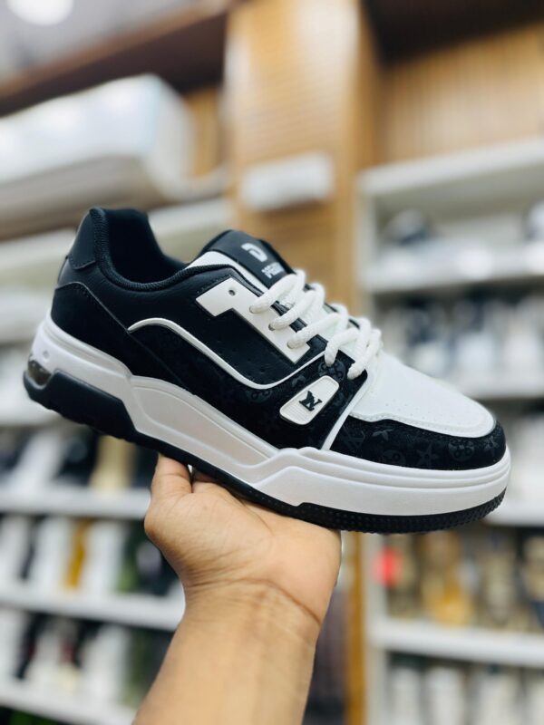 IMPORTED HIGH QUALITY SHOES WITH CREASE PROTECTOR INSIDE HIGH QUALITY AND COMFORT GUARANTEE FOR MENS AND WOMENS ( BA)