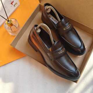 IMPORTED HIGH QUALITY SHOES WITH CREASE PROTECTOR INSIDE HIGH QUALITY AND COMFORT GUARANTEE FOR MENS AND WOMENS ( BA)