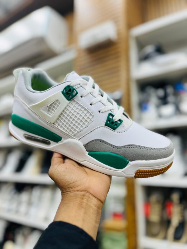 IMPORTED HIGH QUALITY SHOES WITH CREASE PROTECTOR INSIDE HIGH QUALITY AND COMFORT GUARANTEE FOR MENS AND WOMENS ( BA)