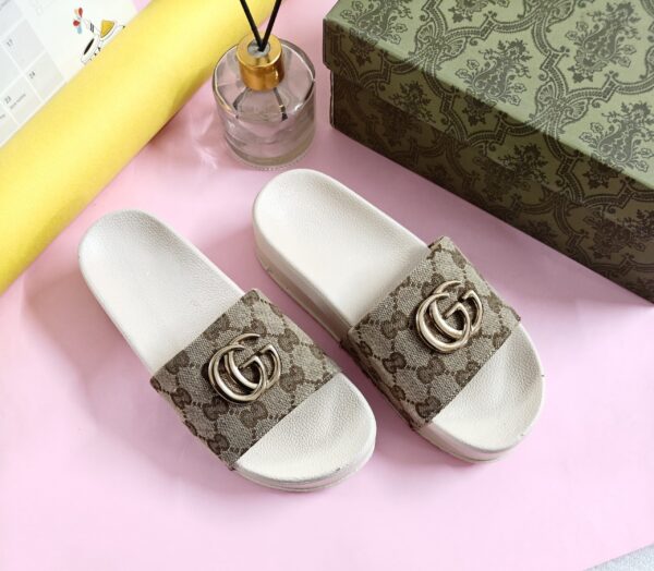 IMPORTED HIGH QUALITY SHOES WITH CREASE PROTECTOR INSIDE HIGH QUALITY AND COMFORT GUARANTEE FOR MENS AND WOMENS ( BA)