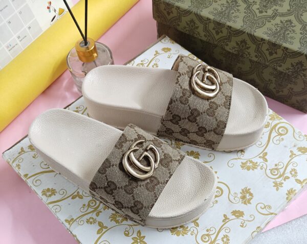 IMPORTED HIGH QUALITY SHOES WITH CREASE PROTECTOR INSIDE HIGH QUALITY AND COMFORT GUARANTEE FOR MENS AND WOMENS ( BA)