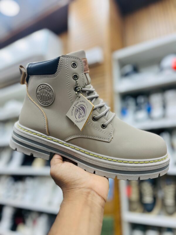 IMPORTED HIGH QUALITY SHOES WITH CREASE PROTECTOR INSIDE HIGH QUALITY AND COMFORT GUARANTEE FOR MENS AND WOMENS ( BA)