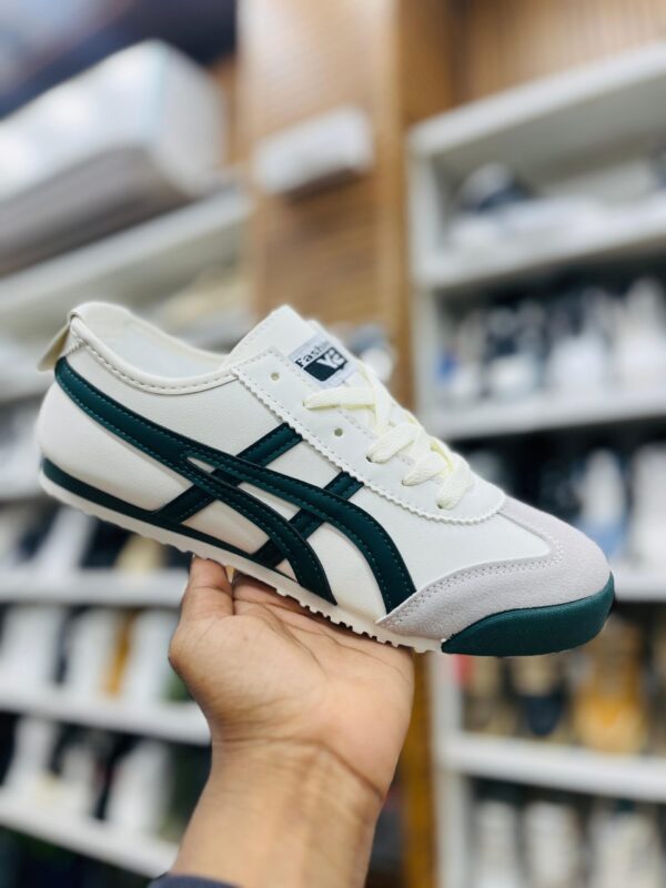 IMPORTED HIGH QUALITY SHOES WITH CREASE PROTECTOR INSIDE HIGH QUALITY AND COMFORT GUARANTEE FOR MENS AND WOMENS ( BA)