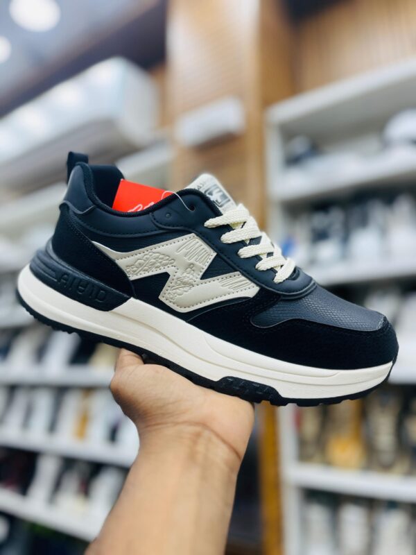 IMPORTED HIGH QUALITY SHOES WITH CREASE PROTECTOR INSIDE HIGH QUALITY AND COMFORT GUARANTEE FOR MENS AND WOMENS ( BA)