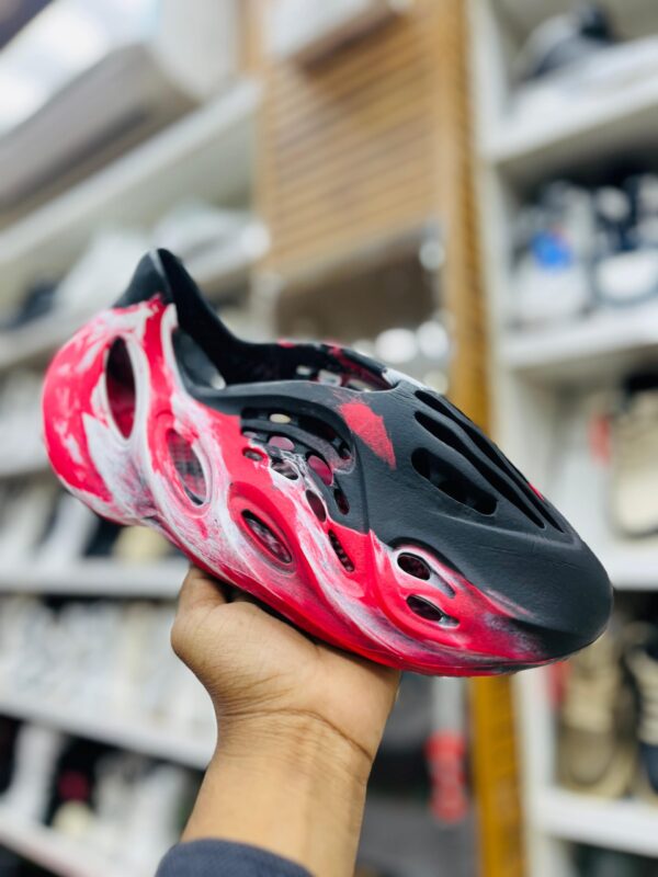 IMPORTED HIGH QUALITY SHOES WITH CREASE PROTECTOR INSIDE HIGH QUALITY AND COMFORT GUARANTEE FOR MENS AND WOMENS ( BA)