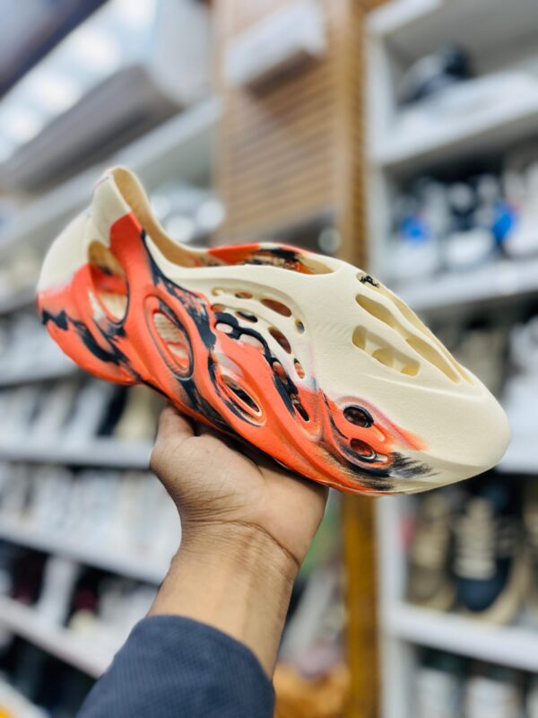 IMPORTED HIGH QUALITY SHOES WITH CREASE PROTECTOR INSIDE HIGH QUALITY AND COMFORT GUARANTEE FOR MENS AND WOMENS ( BA)