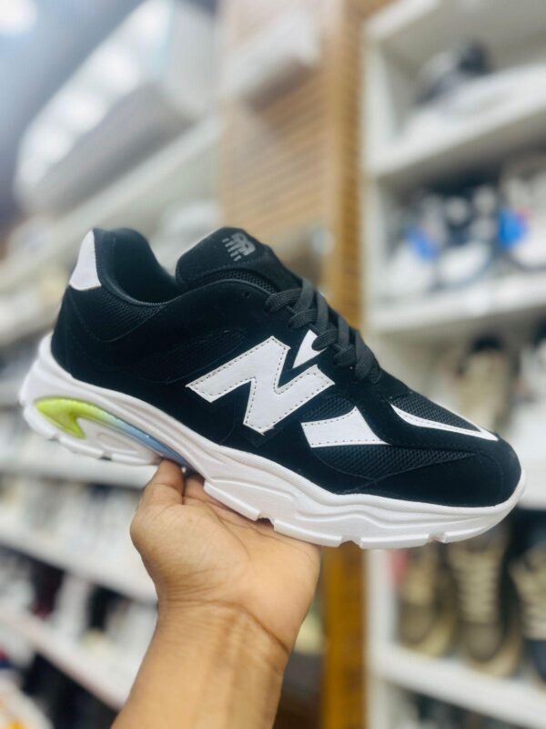 IMPORTED HIGH QUALITY SHOES WITH CREASE PROTECTOR INSIDE HIGH QUALITY AND COMFORT GUARANTEE FOR MENS AND WOMENS ( BA)