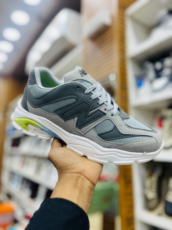 IMPORTED HIGH QUALITY SHOES WITH CREASE PROTECTOR INSIDE HIGH QUALITY AND COMFORT GUARANTEE FOR MENS AND WOMENS ( BA)