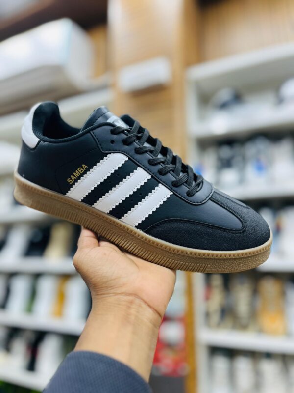 IMPORTED HIGH QUALITY SHOES WITH CREASE PROTECTOR INSIDE HIGH QUALITY AND COMFORT GUARANTEE FOR MENS AND WOMENS ( BA)