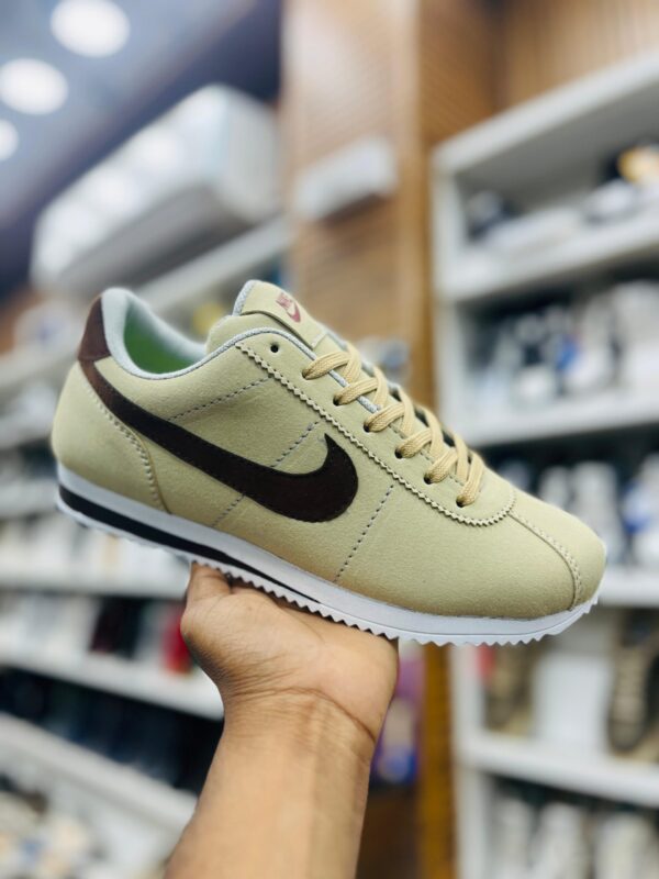 IMPORTED HIGH QUALITY SHOES WITH CREASE PROTECTOR INSIDE HIGH QUALITY AND COMFORT GUARANTEE FOR MENS AND WOMENS ( BA)