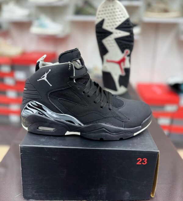 IMPORTED HIGH QUALITY SHOES WITH CREASE PROTECTOR INSIDE HIGH QUALITY AND COMFORT GUARANTEE FOR MENS AND WOMENS ( BA)