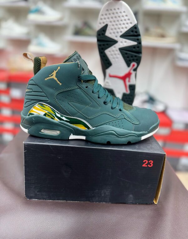 IMPORTED HIGH QUALITY SHOES WITH CREASE PROTECTOR INSIDE HIGH QUALITY AND COMFORT GUARANTEE FOR MENS AND WOMENS ( BA)
