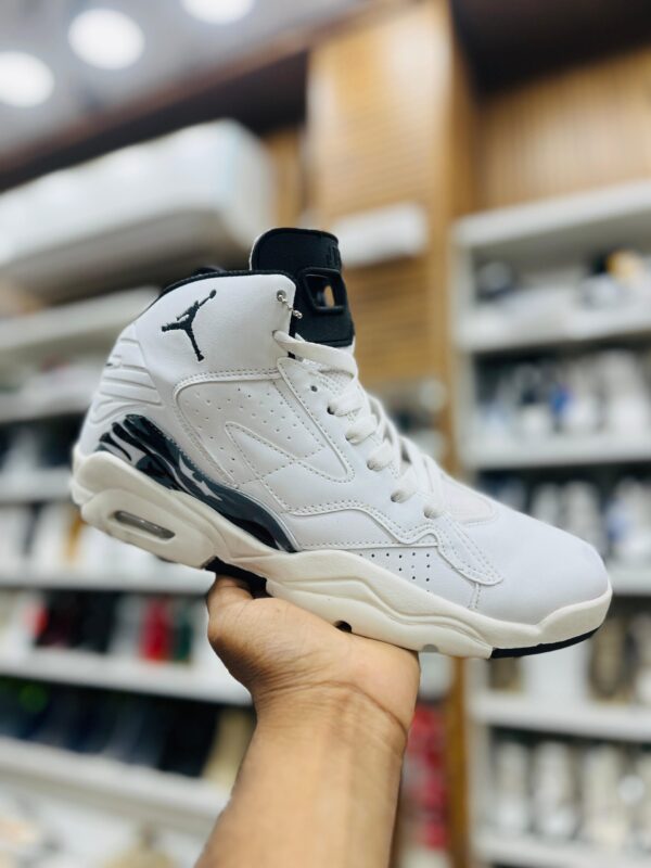 IMPORTED HIGH QUALITY SHOES WITH CREASE PROTECTOR INSIDE HIGH QUALITY AND COMFORT GUARANTEE FOR MENS AND WOMENS ( BA)