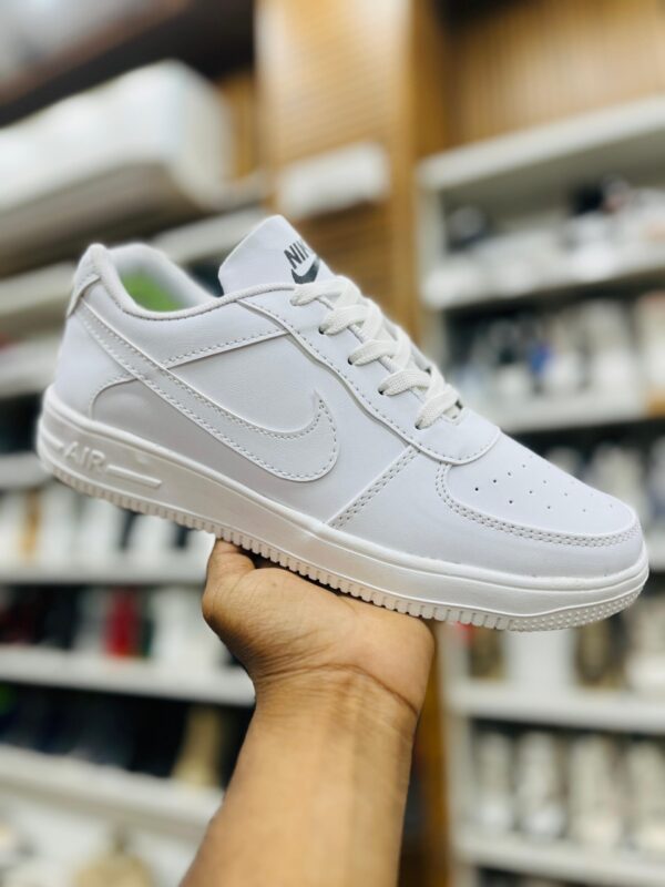 IMPORTED HIGH QUALITY SHOES WITH CREASE PROTECTOR INSIDE HIGH QUALITY AND COMFORT GUARANTEE FOR MENS AND WOMENS ( BA)