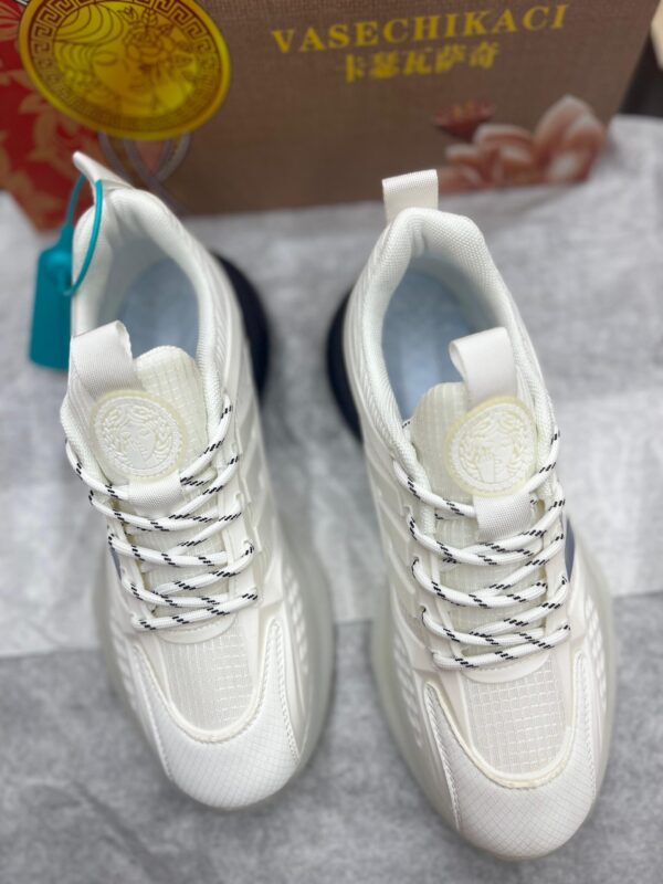 IMPORTED HIGH QUALITY SHOES WITH CREASE PROTECTOR INSIDE HIGH QUALITY AND COMFORT GUARANTEE FOR MENS AND WOMENS ( BA)