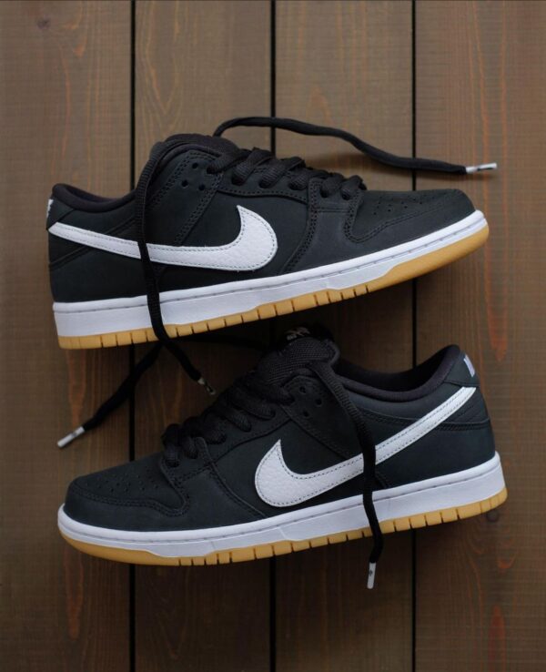 IMPORTED HIGH QUALITY SHOES WITH CREASE PROTECTOR INSIDE HIGH QUALITY AND COMFORT GUARANTEE FOR MENS AND WOMENS ( BA)