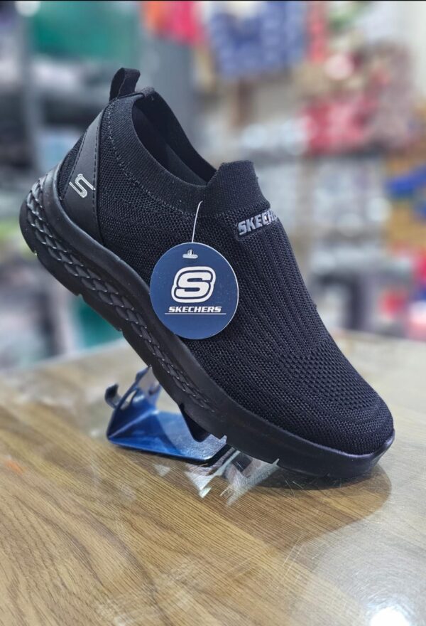 IMPORTED HIGH QUALITY SHOES WITH CREASE PROTECTOR INSIDE HIGH QUALITY AND COMFORT GUARANTEE FOR MENS AND WOMENS ( BA)