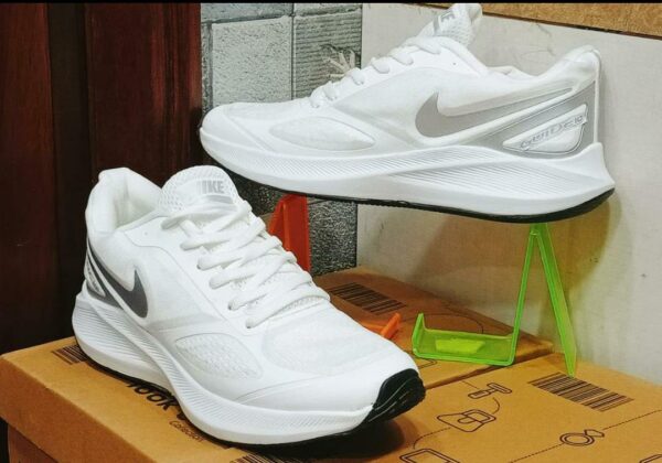 IMPORTED HIGH QUALITY SHOES WITH CREASE PROTECTOR INSIDE HIGH QUALITY AND COMFORT GUARANTEE FOR MENS AND WOMENS ( BA)