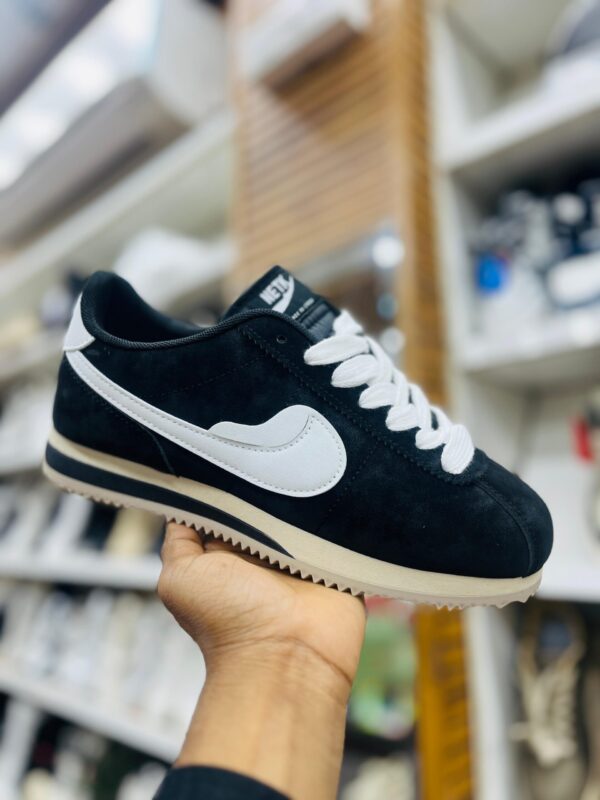 IMPORTED HIGH QUALITY SHOES WITH CREASE PROTECTOR INSIDE HIGH QUALITY AND COMFORT GUARANTEE FOR MENS AND WOMENS ( BA)