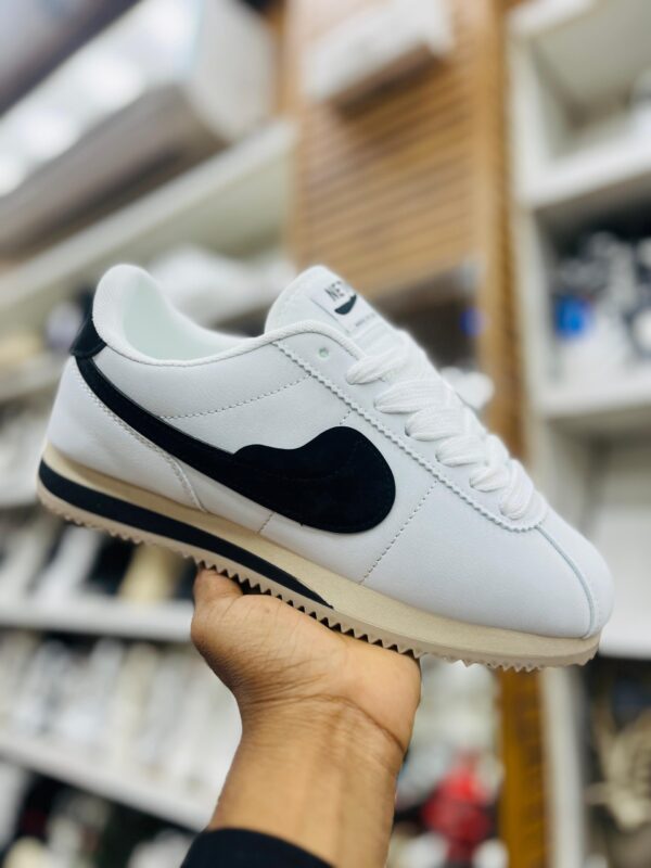 IMPORTED HIGH QUALITY SHOES WITH CREASE PROTECTOR INSIDE HIGH QUALITY AND COMFORT GUARANTEE FOR MENS AND WOMENS ( BA)