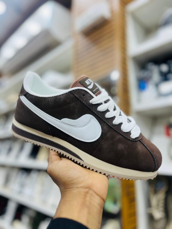 IMPORTED HIGH QUALITY SHOES WITH CREASE PROTECTOR INSIDE HIGH QUALITY AND COMFORT GUARANTEE FOR MENS AND WOMENS ( BA)