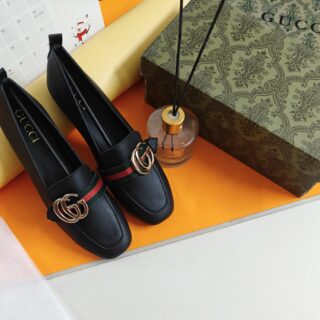 IMPORTED HIGH QUALITY SHOES WITH CREASE PROTECTOR INSIDE HIGH QUALITY AND COMFORT GUARANTEE FOR MENS AND WOMENS ( BA)