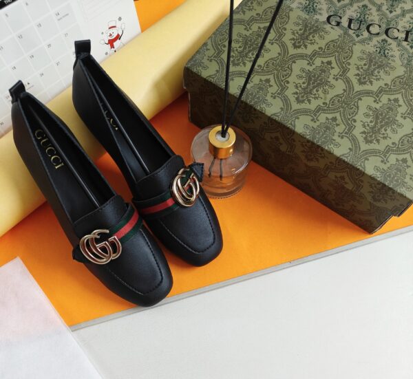 IMPORTED HIGH QUALITY SHOES WITH CREASE PROTECTOR INSIDE HIGH QUALITY AND COMFORT GUARANTEE FOR MENS AND WOMENS ( BA)