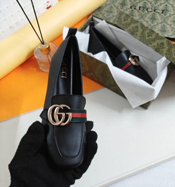 IMPORTED HIGH QUALITY SHOES WITH CREASE PROTECTOR INSIDE HIGH QUALITY AND COMFORT GUARANTEE FOR MENS AND WOMENS ( BA)