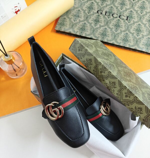 IMPORTED HIGH QUALITY SHOES WITH CREASE PROTECTOR INSIDE HIGH QUALITY AND COMFORT GUARANTEE FOR MENS AND WOMENS ( BA)