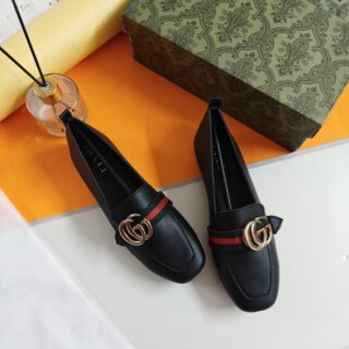 IMPORTED HIGH QUALITY SHOES WITH CREASE PROTECTOR INSIDE HIGH QUALITY AND COMFORT GUARANTEE FOR MENS AND WOMENS ( BA)
