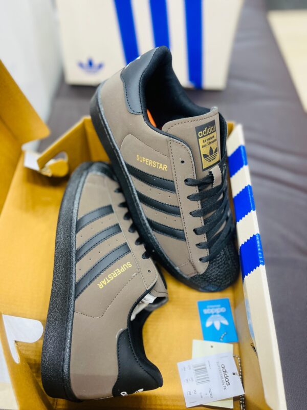 IMPORTED HIGH QUALITY SHOES WITH CREASE PROTECTOR INSIDE HIGH QUALITY AND COMFORT GUARANTEE FOR MENS AND WOMENS ( BA)