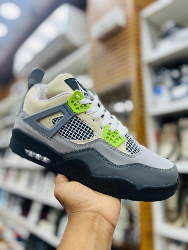 IMPORTED HIGH QUALITY SHOES WITH CREASE PROTECTOR INSIDE HIGH QUALITY AND COMFORT GUARANTEE FOR MENS AND WOMENS ( BA)