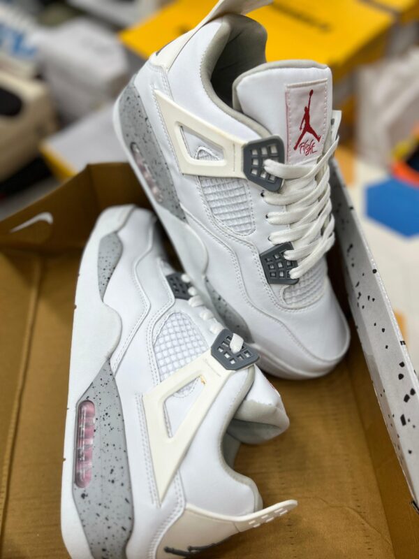 IMPORTED HIGH QUALITY SHOES WITH CREASE PROTECTOR INSIDE HIGH QUALITY AND COMFORT GUARANTEE FOR MENS AND WOMENS ( BA)