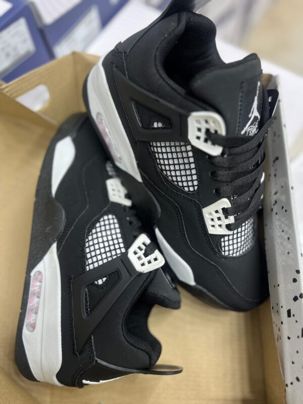 IMPORTED HIGH QUALITY SHOES WITH CREASE PROTECTOR INSIDE HIGH QUALITY AND COMFORT GUARANTEE FOR MENS AND WOMENS ( BA)