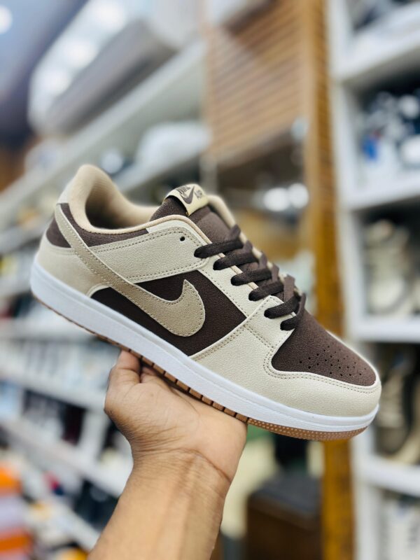 IMPORTED HIGH QUALITY SHOES WITH CREASE PROTECTOR INSIDE HIGH QUALITY AND COMFORT GUARANTEE FOR MENS AND WOMENS ( BA)