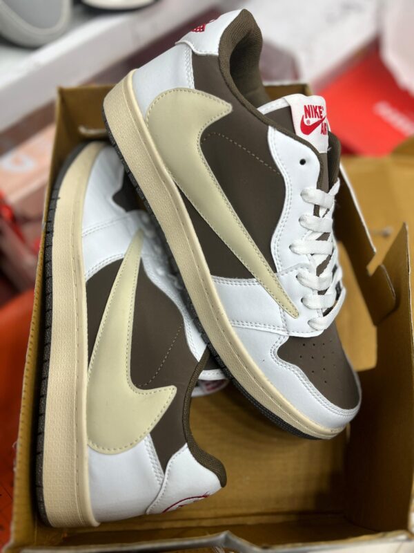 IMPORTED HIGH QUALITY SHOES WITH CREASE PROTECTOR INSIDE HIGH QUALITY AND COMFORT GUARANTEE FOR MENS AND WOMENS ( BA)