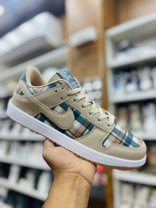 IMPORTED HIGH QUALITY SHOES WITH CREASE PROTECTOR INSIDE HIGH QUALITY AND COMFORT GUARANTEE FOR MENS AND WOMENS ( BA)