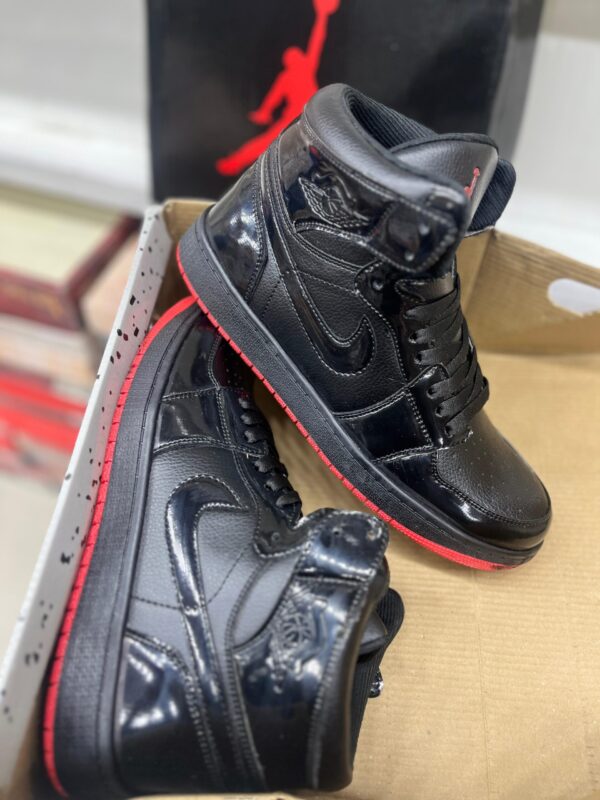 IMPORTED HIGH QUALITY SHOES WITH CREASE PROTECTOR INSIDE HIGH QUALITY AND COMFORT GUARANTEE FOR MENS AND WOMENS ( BA)