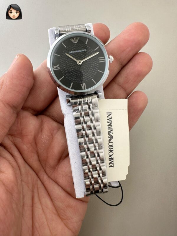 EMPORIO ARMANI WOMENS PREMIUM WEIGHT LESS WATCH FOR ALL TIME USE STAINLESS STEEL