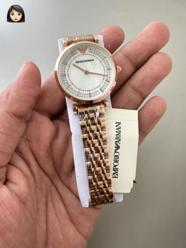 EMPORIO ARMANI WOMENS PREMIUM WEIGHT LESS WATCH FOR ALL TIME USE STAINLESS STEEL