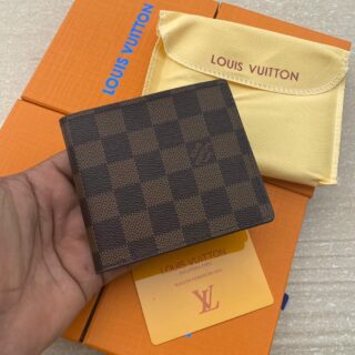 BIG BRANDS MENS WALLETS AND BELTS (VISIBLE IN IMAGE