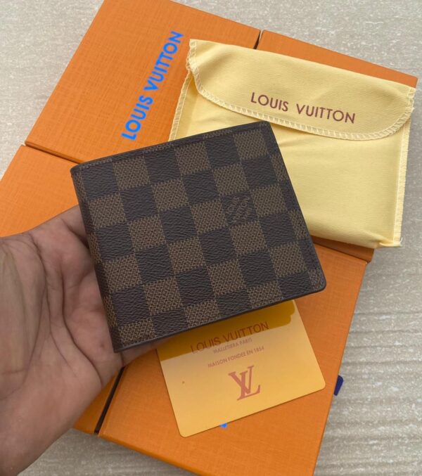 BIG BRANDS MENS WALLETS AND BELTS (VISIBLE IN IMAGE