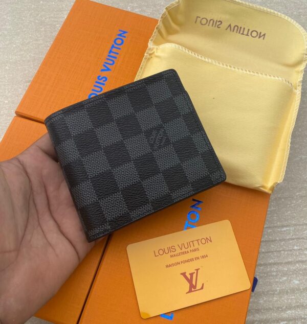 BIG BRANDS MENS WALLETS AND BELTS (VISIBLE IN IMAGE