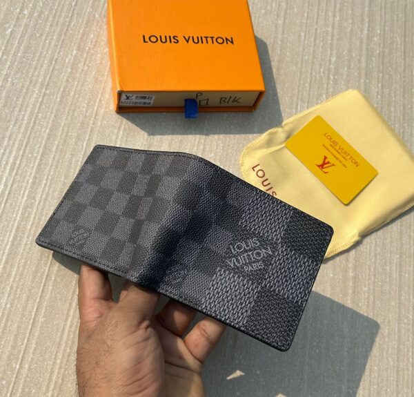 BIG BRANDS MENS WALLETS AND BELTS (VISIBLE IN IMAGE
