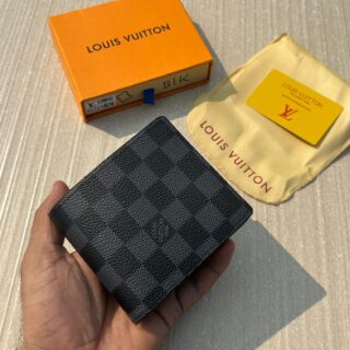 BIG BRANDS MENS WALLETS AND BELTS (VISIBLE IN IMAGE