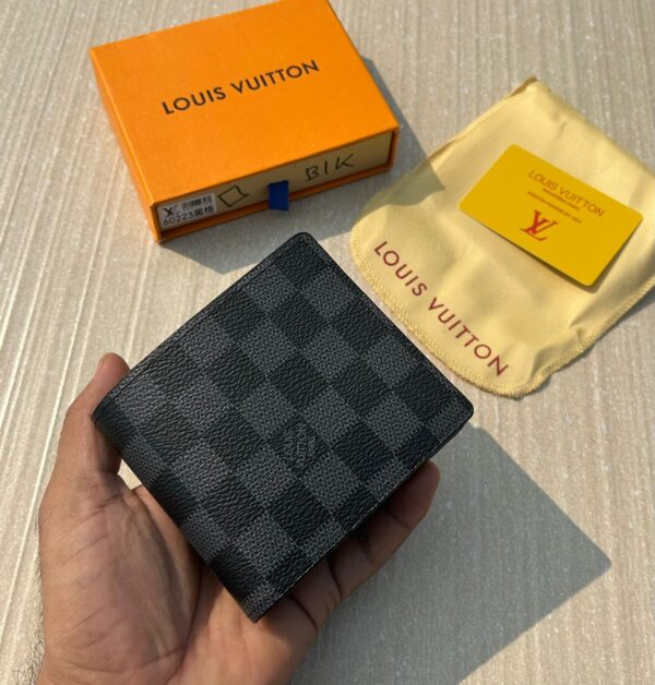 BIG BRANDS MENS WALLETS AND BELTS (VISIBLE IN IMAGE
