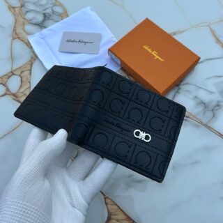 BIG BRANDS MENS WALLETS AND BELTS (VISIBLE IN IMAGE