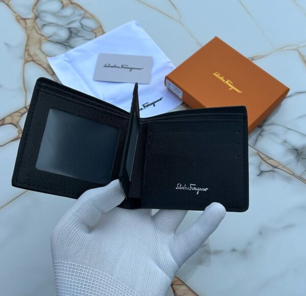 BIG BRANDS MENS WALLETS AND BELTS (VISIBLE IN IMAGE
